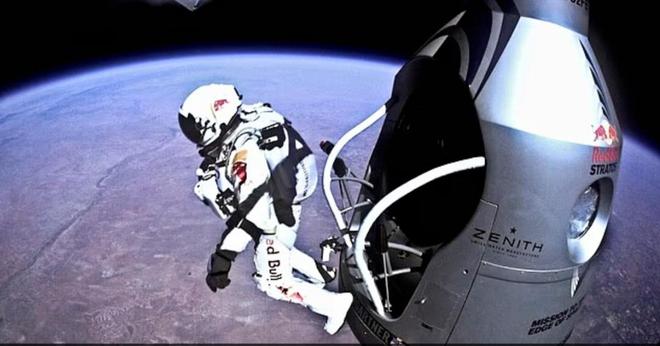 超音速跳伞第一人跳伞时去世 曾从39万米平流层跳回地球九游体育(图3)