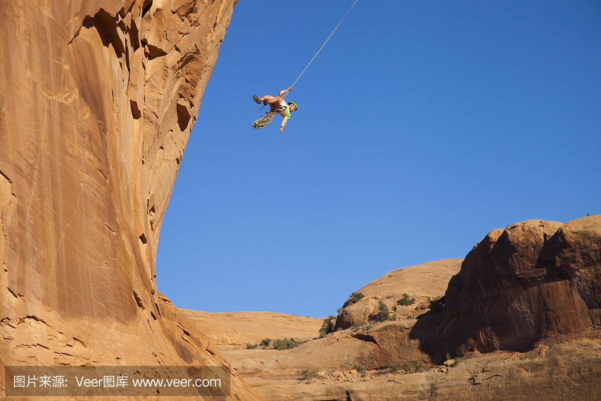 极九游体育限运动太行山爆火！蹦极、飞拉达… 挑战你的心跳极限！
