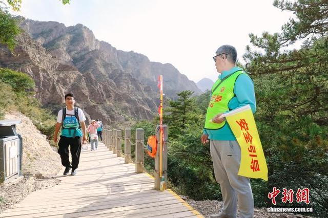 九游体育全国群众登山健身大会（银川站）成功举办(图2)