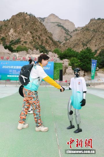 九游体育全国群众登山健身大会（银川站）成功举办