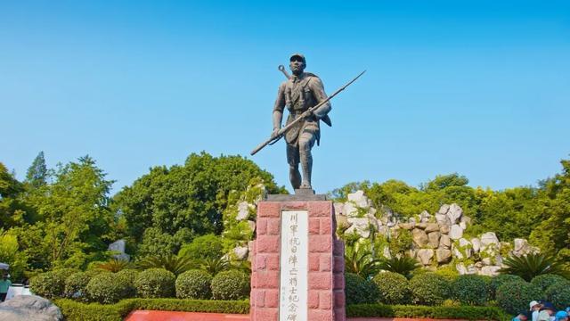 笃行青春路 九游体育奋发筑脊梁丨成都市开学第一课开讲啦(图3)