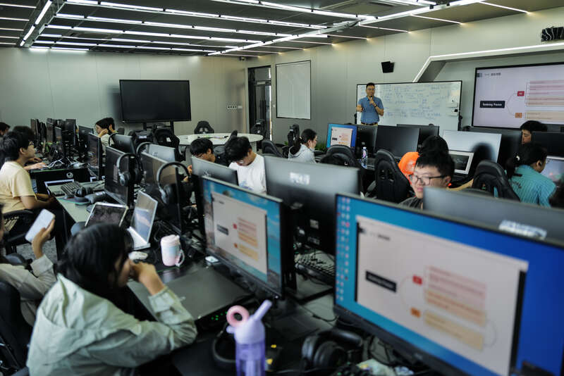活力中国调研行九游体育 海南这个国际教育创新试验区“共享”氛围感很浓(图4)