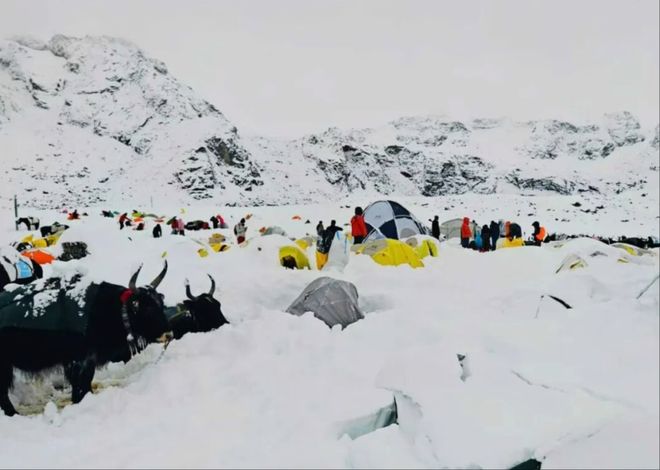 九游体育长假多地徒步遇险；中国四项攀登入围2025年金冰镐奖 犀牛说