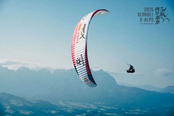 九游体育长假多地徒步遇险；中国四项攀登入围2025年金冰镐奖 犀牛说(图13)