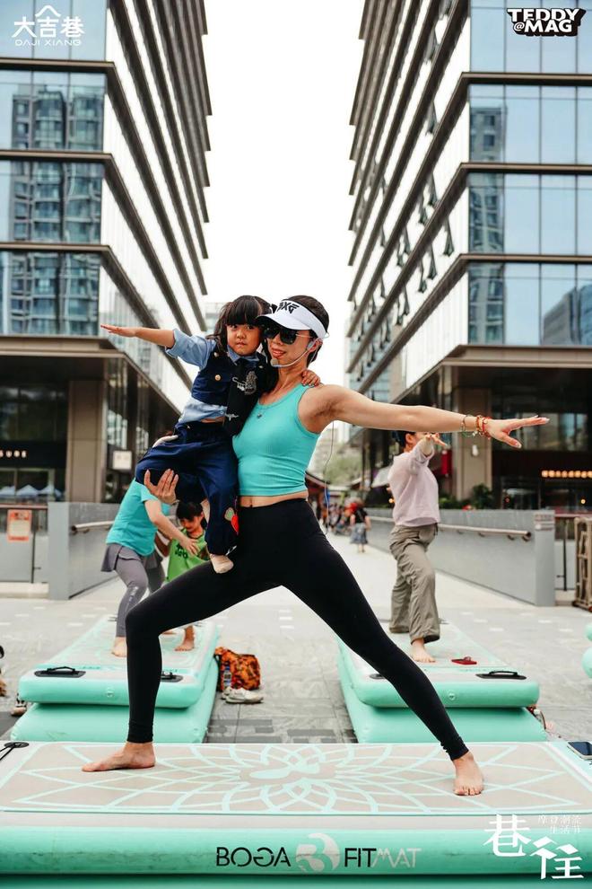 九游体育长假多地徒步遇险；中国四项攀登入围2025年金冰镐奖 犀牛说(图26)