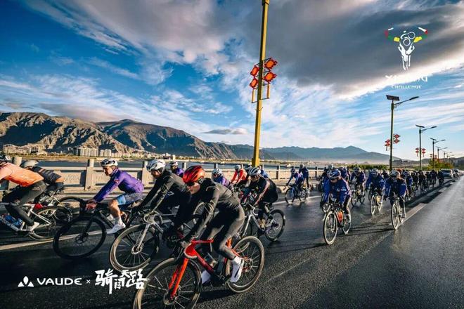 九游体育长假多地徒步遇险；中国四项攀登入围2025年金冰镐奖 犀牛说(图31)