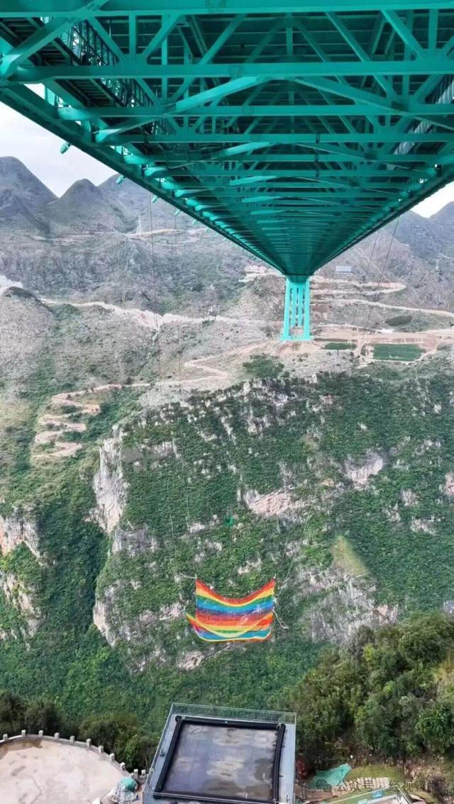 九游体育国内首个无绳蹦极项目被紧急叫停(图2)