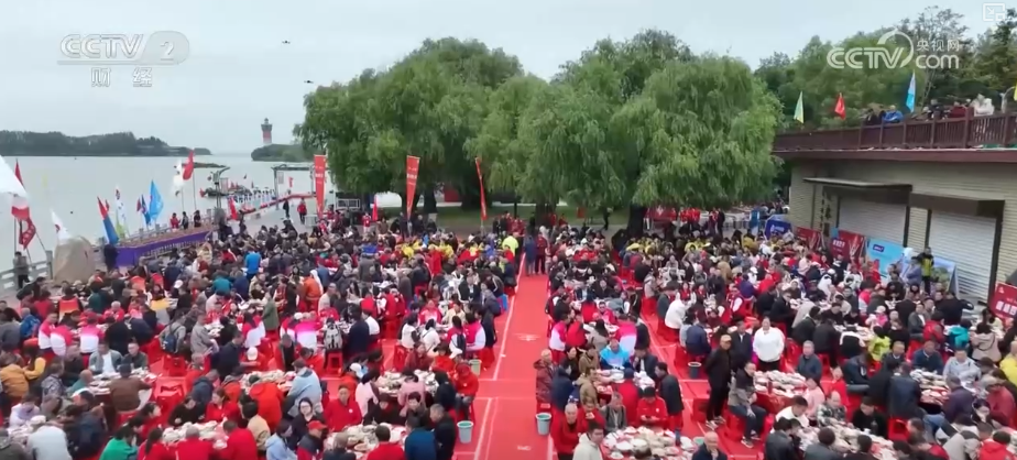 九游体育“赛事+”“情绪价值”“品质化”……消费向新而行 提质、焕新亮点持续显现(图16)