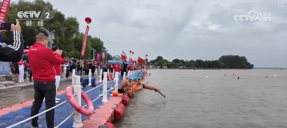 九游体育“赛事+”“情绪价值”“品质化”……消费向新而行 提质、焕新亮点持续显现(图15)