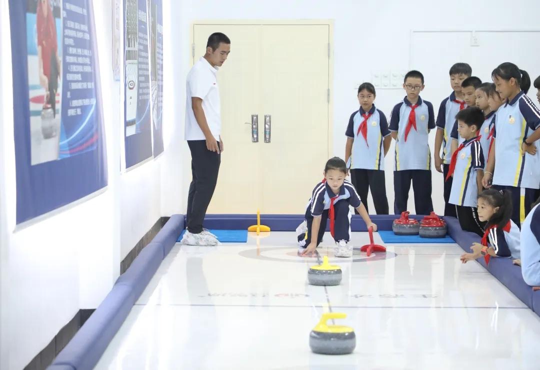 九游体育羡慕！鲤城这所学校的学生还能玩“冰”…