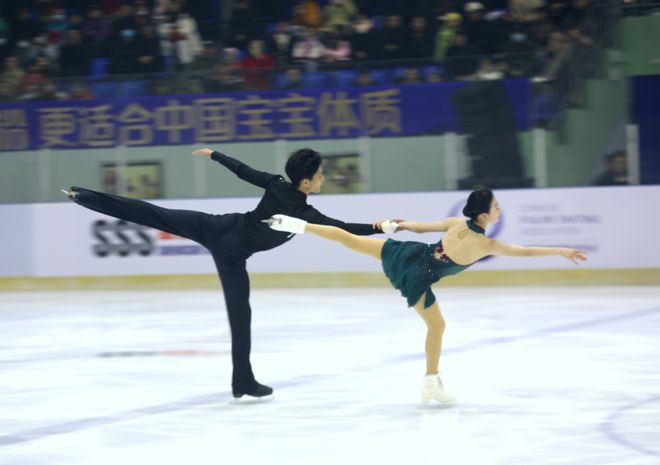 2025中国-九游体育上海合作组织冰雪体育示范区花样滑冰比赛落幕(图2)