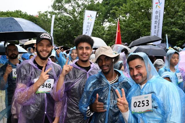 “老外行者”重庆天际线极限运动九游体育挑战赛-金鹰登山马拉松(图2)