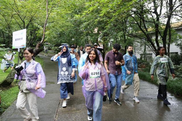 “老外行者”重庆天际线极限运动九游体育挑战赛-金鹰登山马拉松(图3)