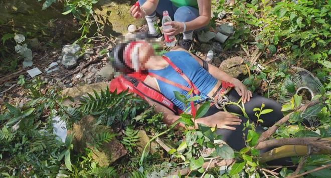 物业巡查时发现红衣男子悬挂7楼外墙靠窗沿勉强支撑消防：他自称攀爬爱好者想从8楼滑到1楼九游体育