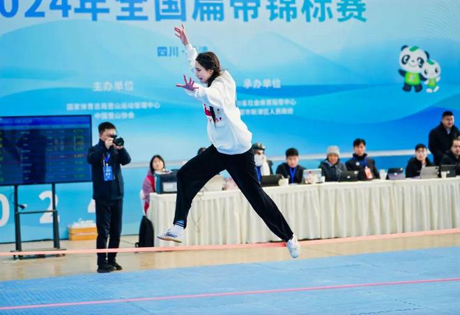 九游体育邂逅 “空中芭蕾”！明天这场国家级赛事盛宴将在彭州启幕(图6)