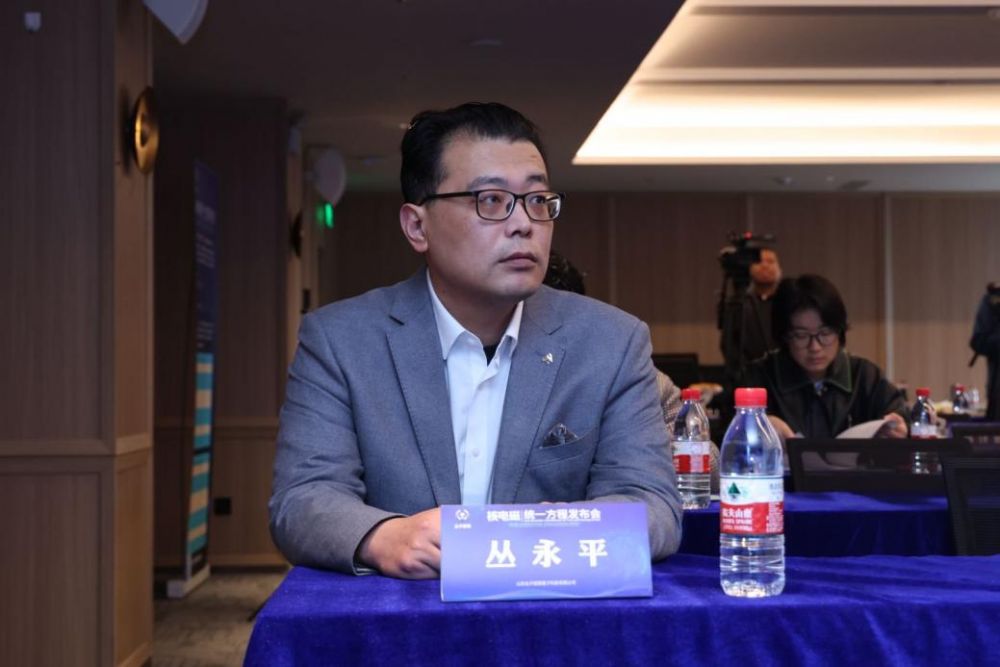 山东丛子超九游体育赛量子科技发布丛子辐射双方程探索微观与宏观物理统一新路径