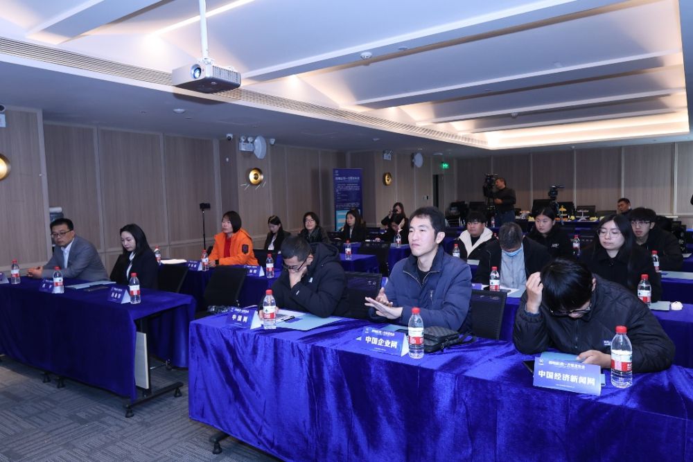 山东丛子超九游体育赛量子科技发布丛子辐射双方程探索微观与宏观物理统一新路径(图5)