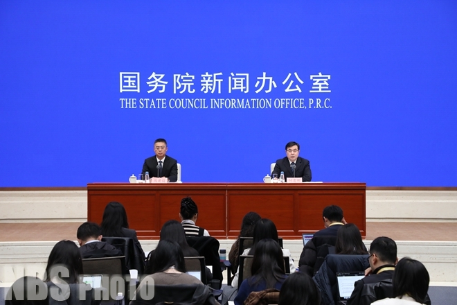 国家统计局新闻发言人就2025年10月份国民经济运行情况答记者问九游体育(图12)