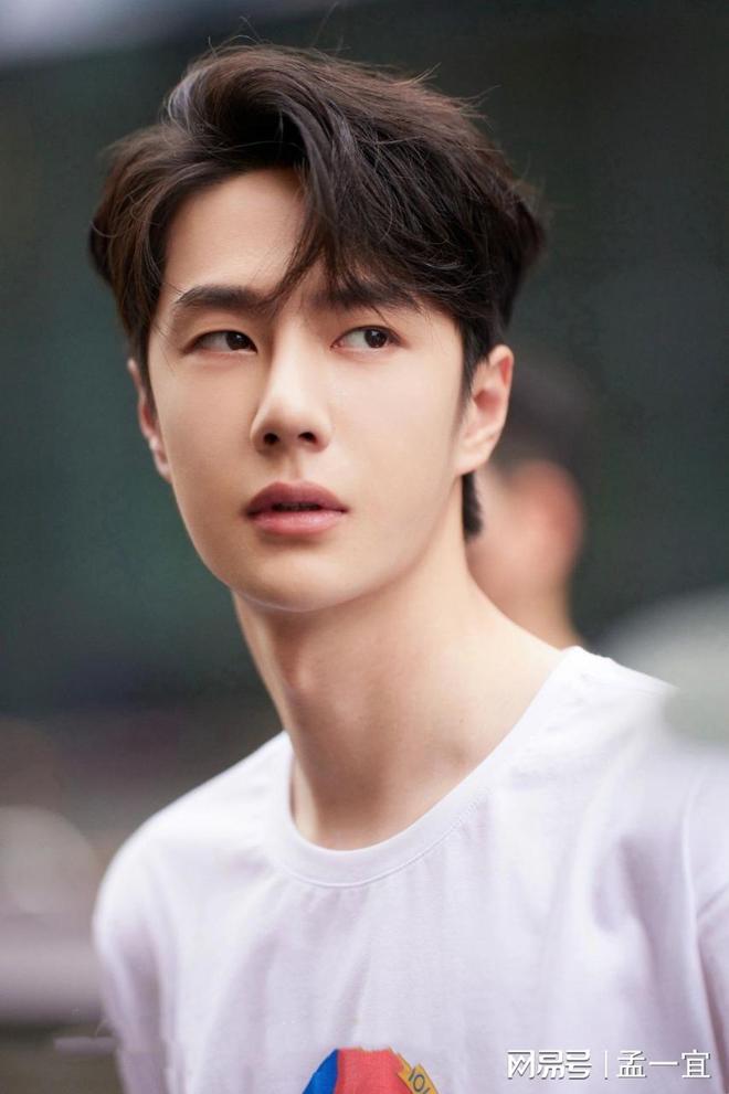 王一博徒手攀岩手滑坠海！全网吓疯真相更硬核！九游体育(图2)