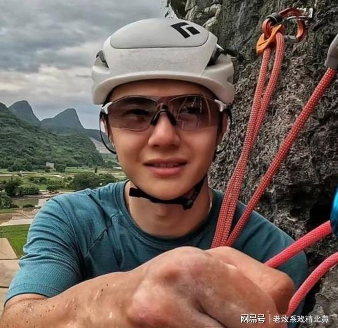 九游体育钱再多有什么用？录综艺探险手滑坠海的王一博给人们提了个醒(图5)