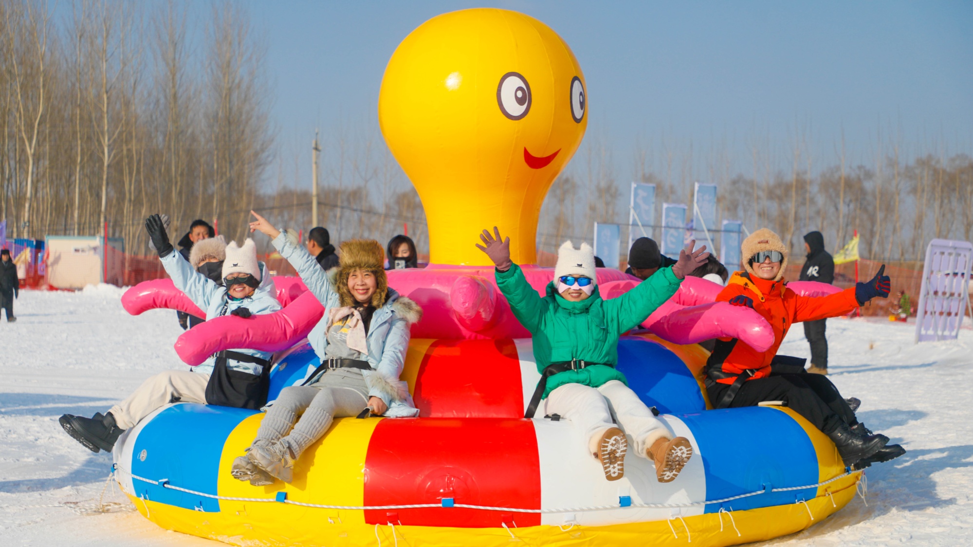 沈阳九游体育辽中区：冰雪乐园启幕 雪地足球点燃乡村振兴冬日激情