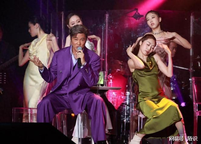 九游体育谭耀文首开个唱致敬梅艳芳、张国荣14岁女儿任表演嘉宾