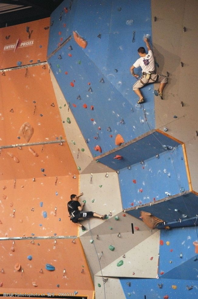 攀岩爱好者九游体育月底跟朋友去攀岩需要投份人身意外险