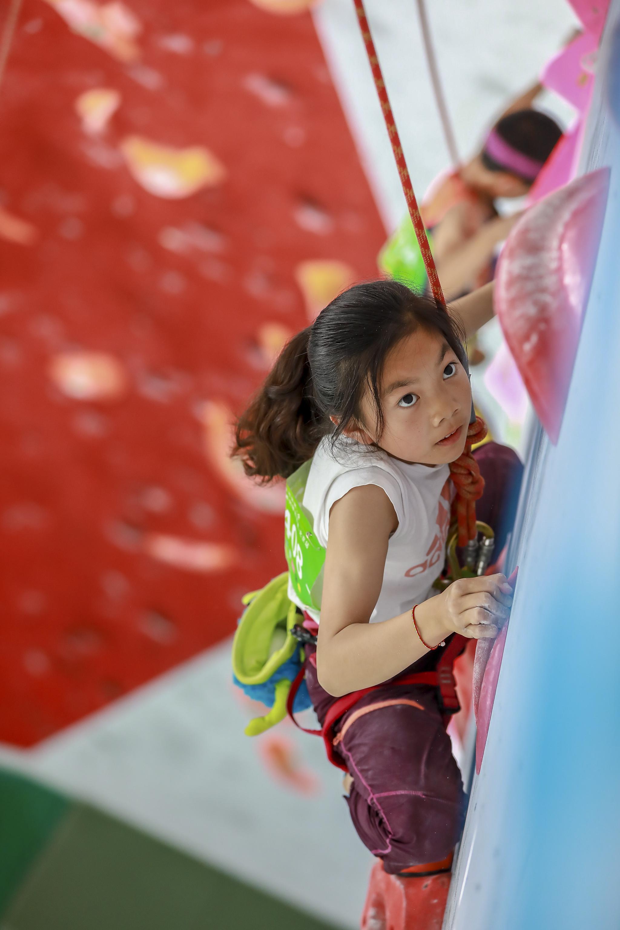九游体育142人初步入选国家青年攀岩队、国家少年攀岩队组队选拔赛在上海成功举行