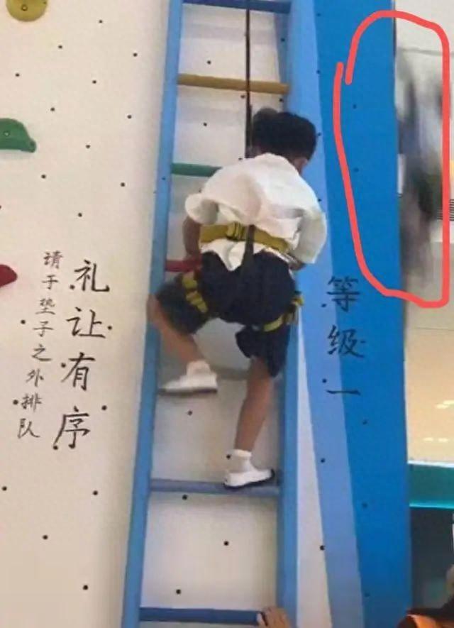 广东一儿童室内攀岩九游体育跌落昏迷