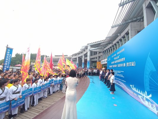 龙舟逐浪奋进潍坊！——潍坊市第六届体九游体育育旅游消费季市第十三届龙舟大赛举行