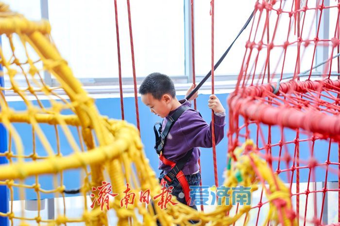 循环特技游戏：巨型坡道自行车九游体育