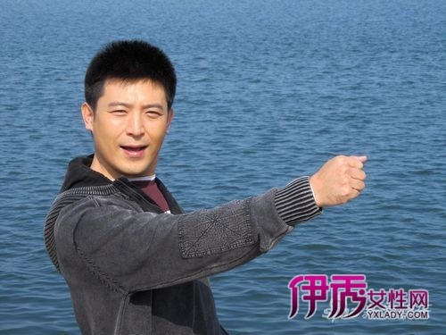 九游体育《橄榄树》主打怀旧风孙涛被爱撞了一下腰